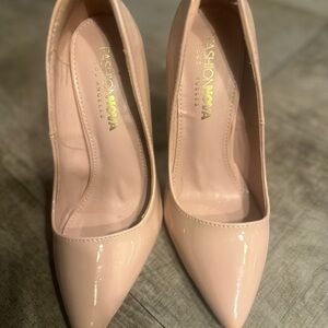 Fashion nova court heels new without box in nude pink